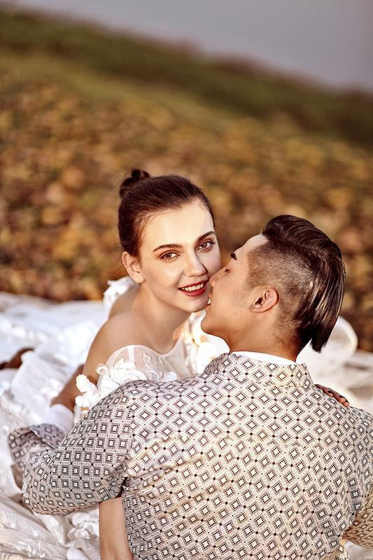 重庆小伙拍高颜值婚纱照 洋媳妇自曝:我追的他