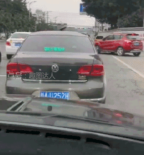 搞笑囧图:老板说每个红包里面都有五百,打开一看我留下了泪