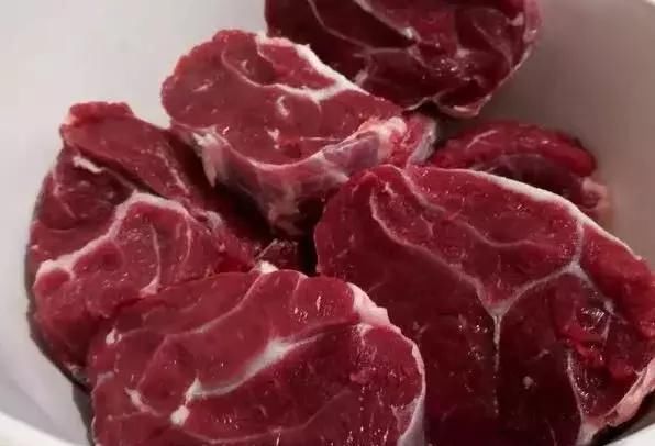 如何把牛肉切成一片一片的 t0190cda743c2142529.jpg