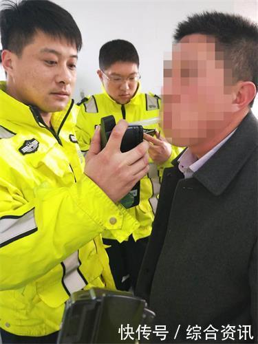 胶州一司机酒后驾驶改装客车上路还超员记18