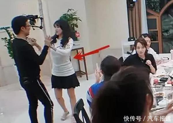 港媒曝40岁章子怡怀二胎?本尊晒美照手放的位