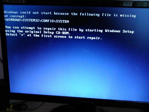 我的电脑是组装机,主机是联想的,今天开机显示