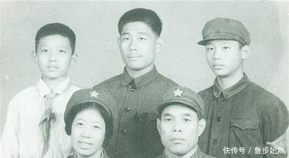 她是名柔弱女护士,用嘴为受伤战士排尿,被开国