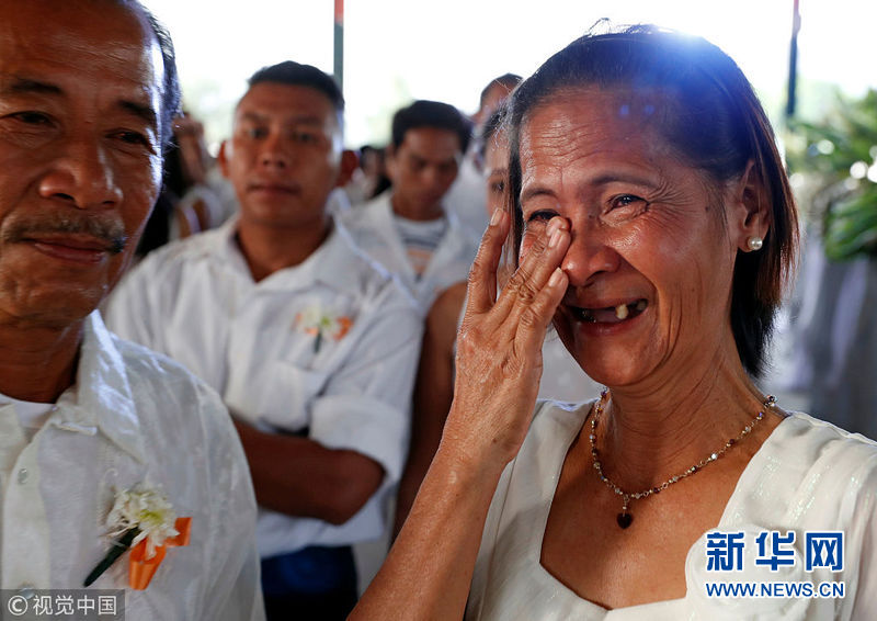 菲律宾多对新人于情人节前夕完婚