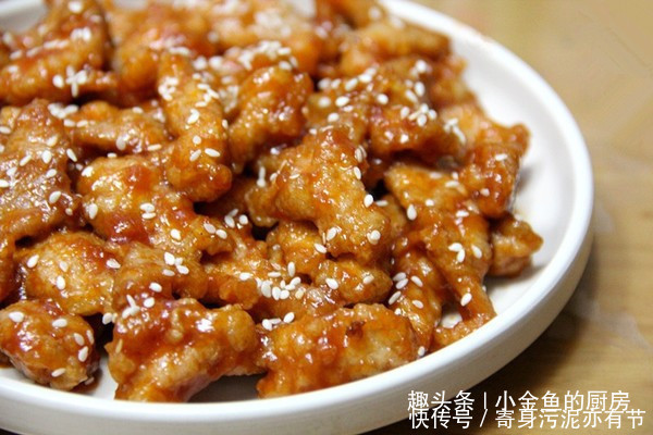 一道家常菜糖醋里脊,做法简易,酸甜可口