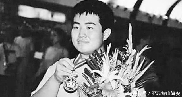 他从小就是数学天才,免试进入北京大学,最后却