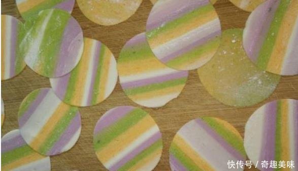 孩子不好好吃饭,可以试试这1道彩虹水饺,好看