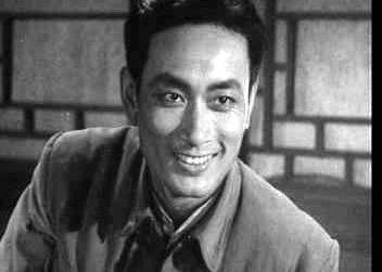 60年代银幕男神,与王心刚齐名,两任妻子是闺蜜