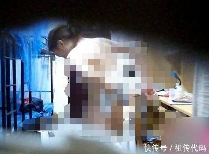 女子出租屋内无意打开摄像头却发现了房东的大阴谋，惊出一身冷汗