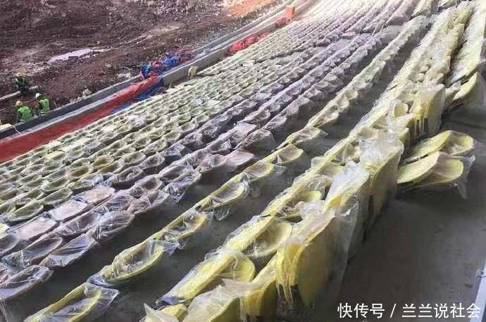 武汉卓尔新主场已在铺设座椅草皮, 可容纳4万