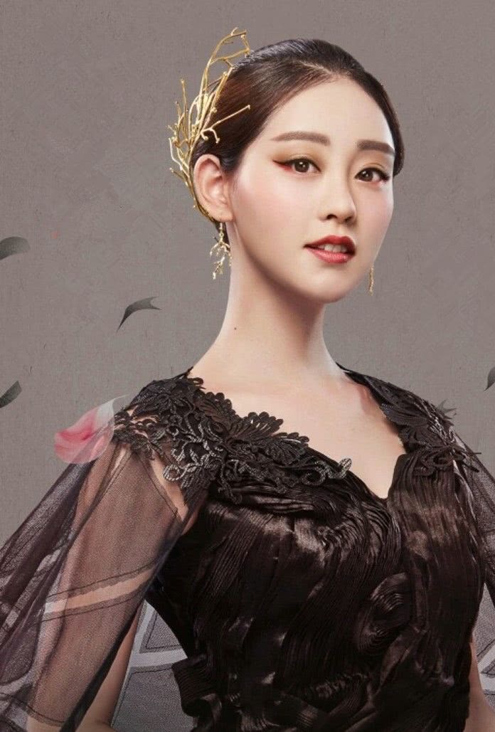 继迪丽热巴之后,杨幂又力捧一女星,却因太漂亮