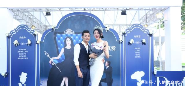 不敢看女生,拍戏只敢和狗玩,不愧是为爱奴役的