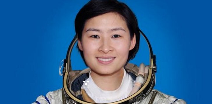忆犹新的中国第一位女宇航员 也是全国妇联的
