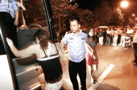 男子为寻求刺激带跟网友夫妻见面玩儿游戏 结果悲剧了