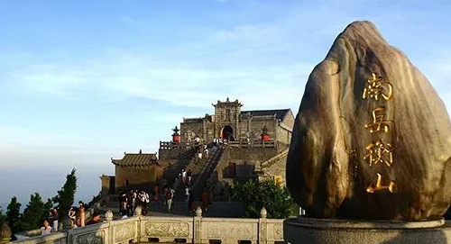 湖南衡阳和江西赣州的经济谁更发达一点?