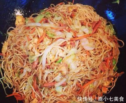 挂面怎么做成炒面 t019d2f4515c0155ee4.jpg