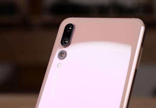华为p30被曝光:麒麟980+后盖激光配色,3788元