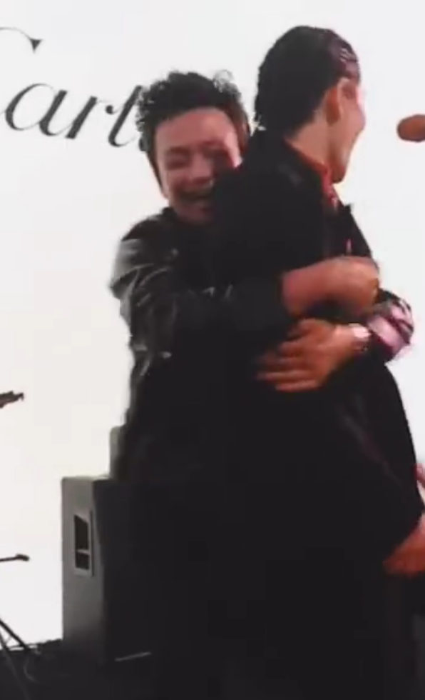 邓超力挺萧敬腾演唱会，给他一个大大的拥抱！萧敬腾：谢谢超哥