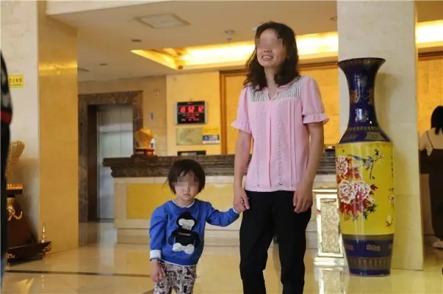 【转】北京时间 杭州街头母亲脚踩女儿的原因查明 真相让人落泪 - 妙康居士 - 妙康居士~晴樵雪读的博客 【转】北京时间 杭州街头母亲脚踩女儿的原因查明 真相让人落泪 - 妙康居士 - 妙康居士~晴樵雪读的博客