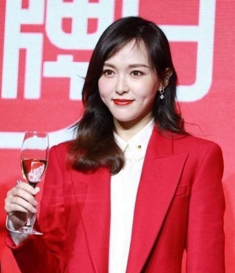 唐嫣怀孕了?知情人否认:没有!前两天还穿高跟