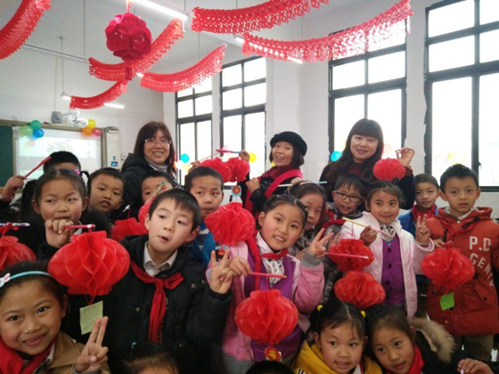 梁平双桂小学喜迎新学期 巧手闹元宵