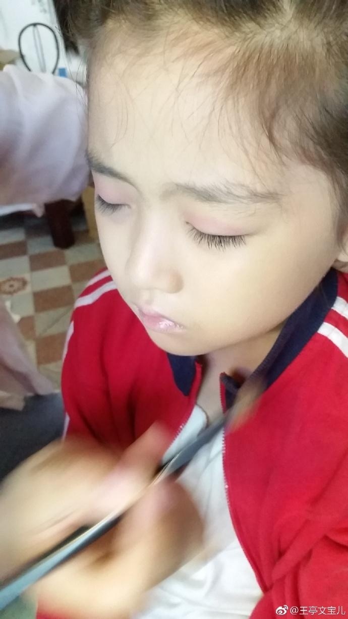 为什么要让孩子这么累?8岁小童星连续3天4点