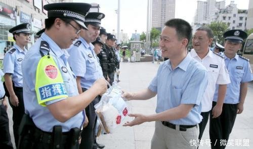 各地辅警编制改革开始推行,月薪6000元你会选