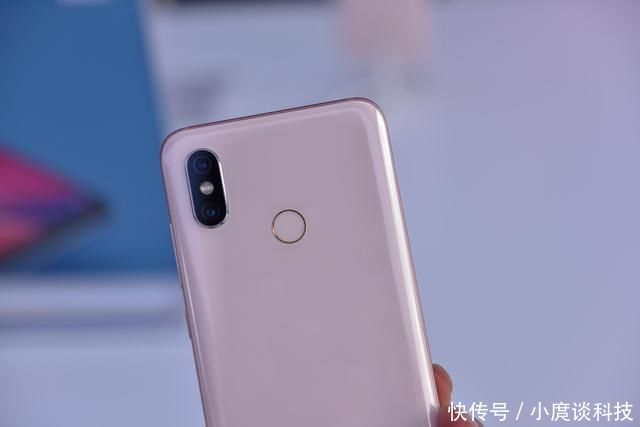 一个后盖拯救整部手机!小米8上手体验,买小米