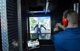 某VR体验店发给玩家真枪实弹体验 已经对消费者开放