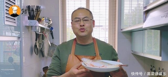 教你做锡纸焗鲈鱼,鱼肉鲜嫩多汁,没有一点腥味,新手看完也会! 皇家娱乐在线