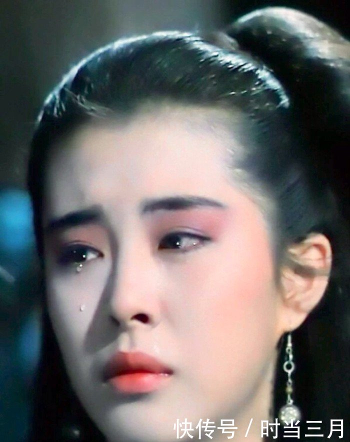 51岁王祖贤晒近照容颜依旧!还是当年的小倩