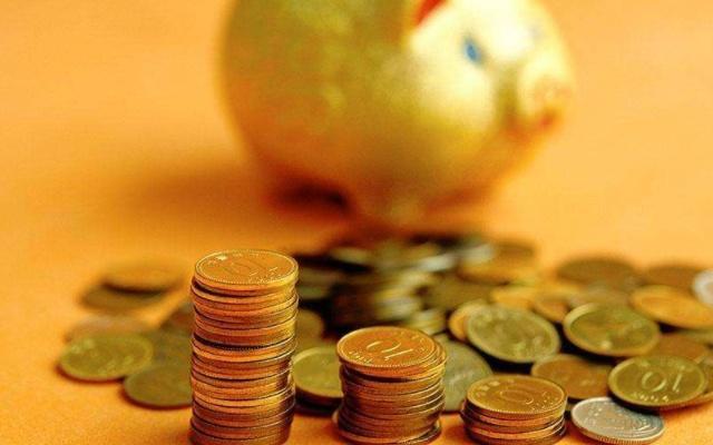 十万存银行,一年一存好,还是一次存三年