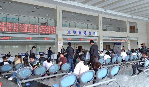 车管所提醒以后补办驾证只需这两个材料,1天就