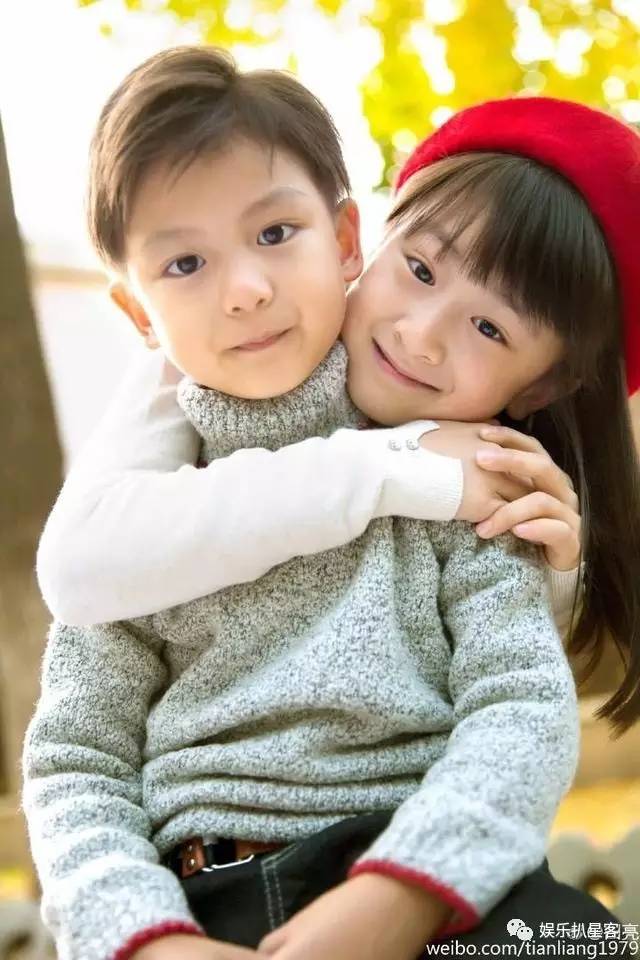 奥莉当姐姐Kimi当哥哥 星二代的弟弟妹妹也超萌