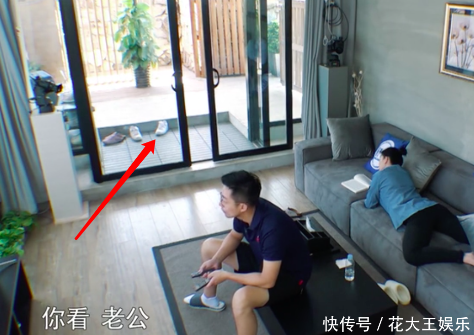 继骑自行车后,大s又被门吓到,汪小菲的处理方式