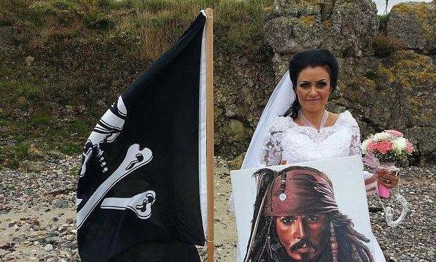 外国女子曾与海盗鬼魂结婚,如今宣布离婚,网友