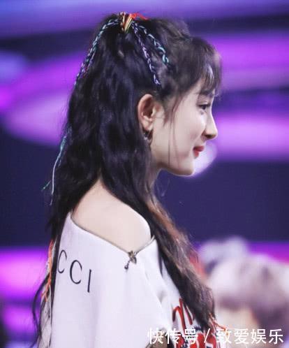 杨幂节目高清美照曝光,少女感十足但法令纹好严重?