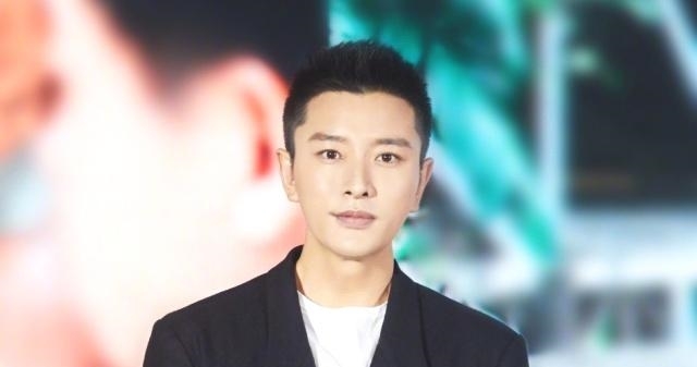 贾乃亮节目中拍马屁,捧得王源都害羞了,观众