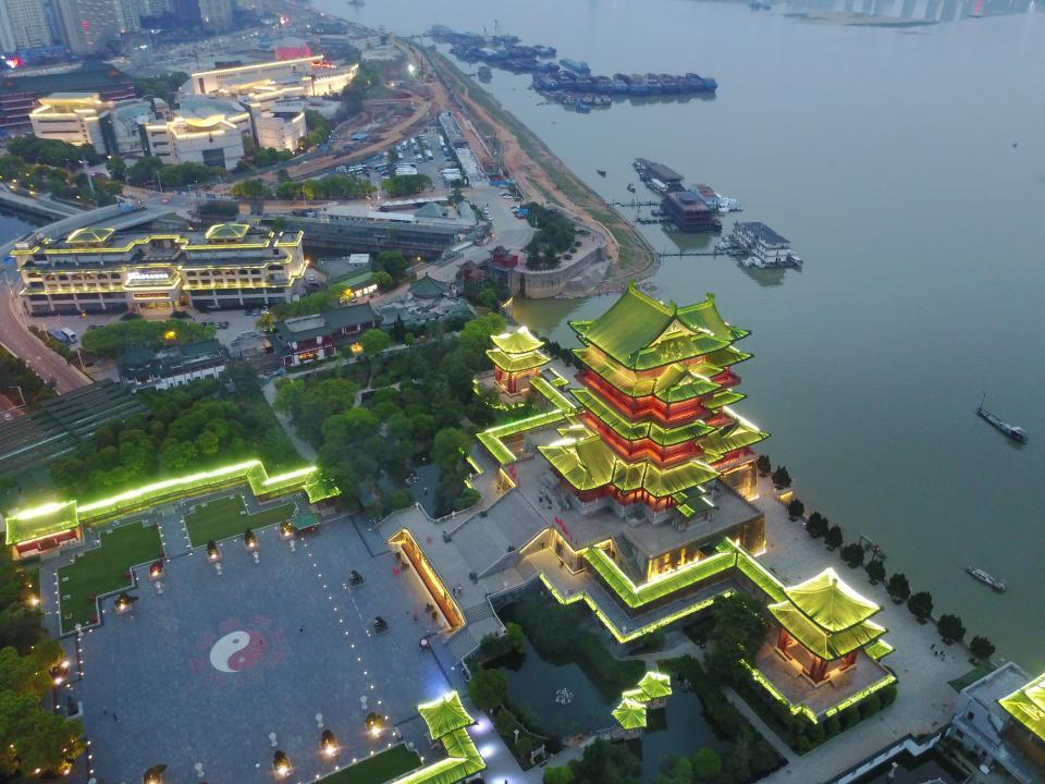 滕王阁最初并不在南昌,南昌的滕王阁也已非当年的模样
