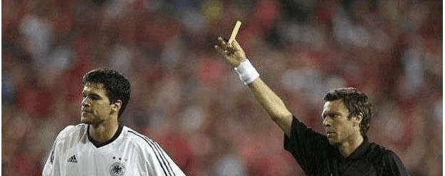 02年世界杯韩国队为什么在那么多黑哨的帮助