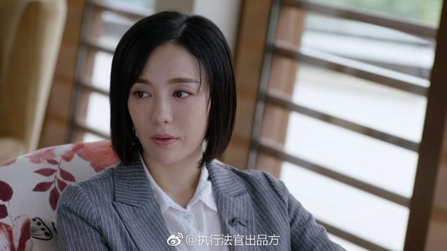 吕佳容盛世美颜在《执行利剑》中瞬间崩塌，假发造型被骂一个暑期