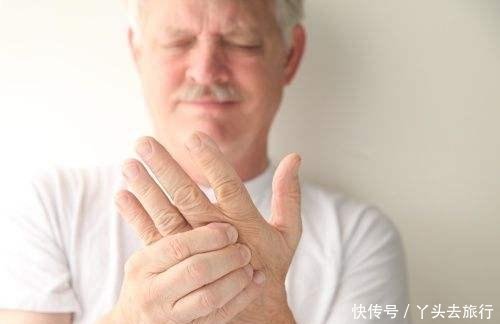 半夜睡觉总是手麻是怎么了?中老年人注意:小心