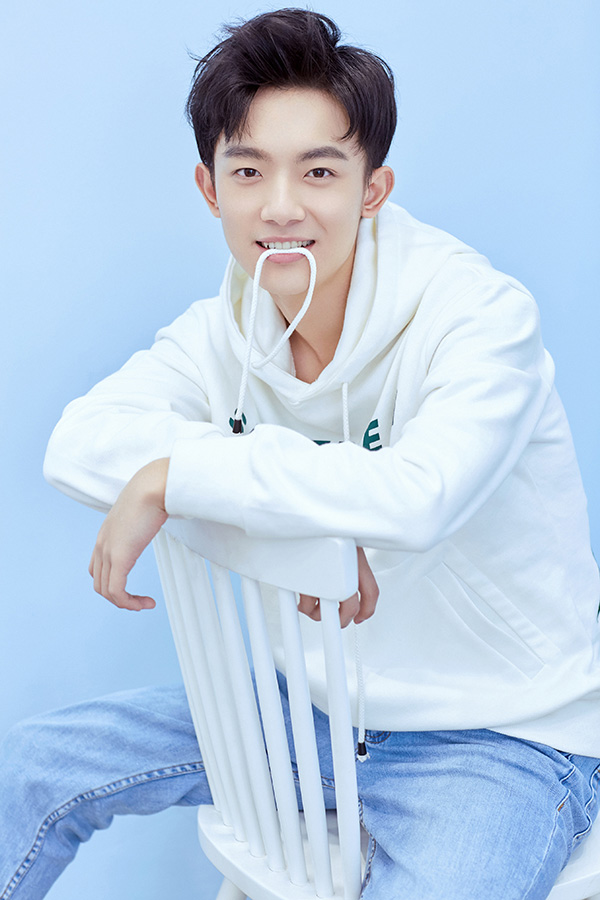 李明德最新写真曝光 气质干净少年感十足
