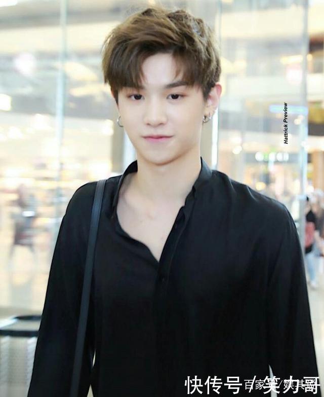 ecent回国,购物成果整整三车,粉丝拒绝朱正廷吴