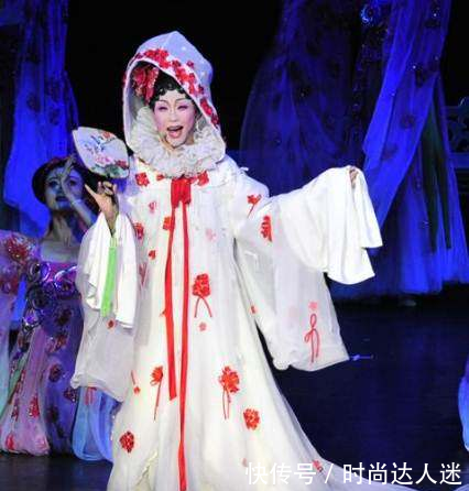 李玉刚戛纳红毯不穿正装,保安二度催赶,未修图