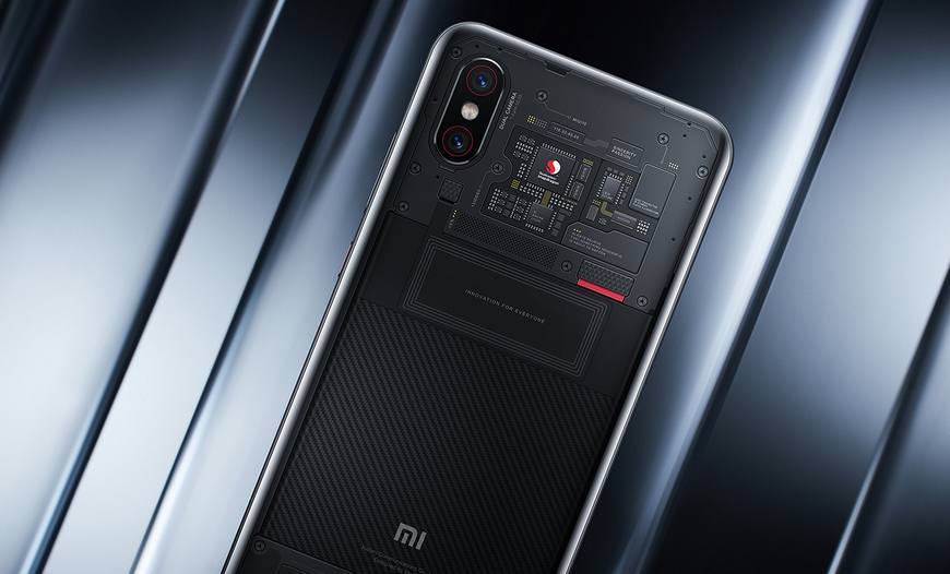 小米8透明探索版与华为P20相比,哪一款更值得