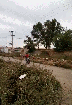 爆笑gif图:护士姐姐反被人打针了?走路样子好奇怪