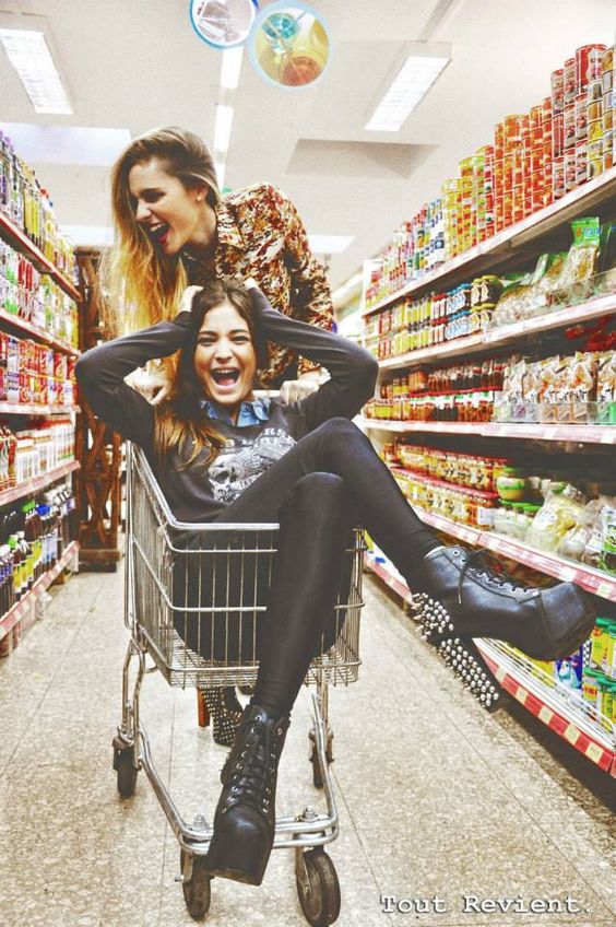 购物神助攻 这些星座最适合一起买买买