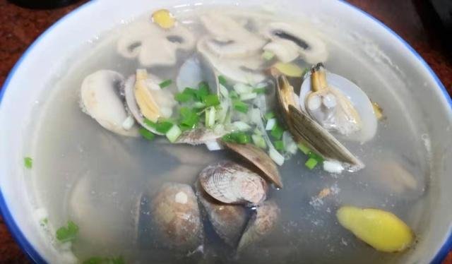 山珍海味的碰撞,真的是鲜到极致了,做一道蘑菇花蛤汤,感受鲜味 bodog888官网
