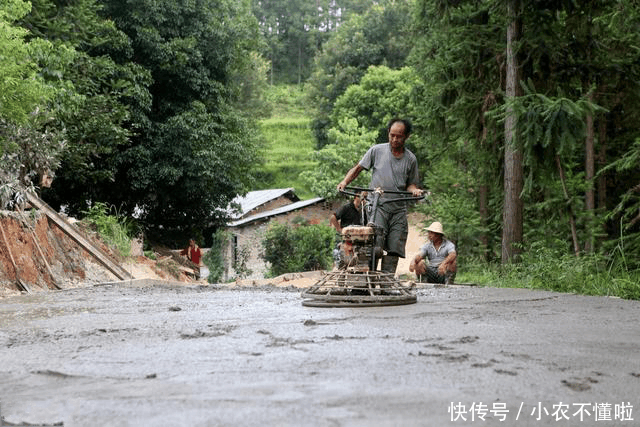 村村通公路成了村村的痛，农村老人：有人赚了钱，有苦也难言！